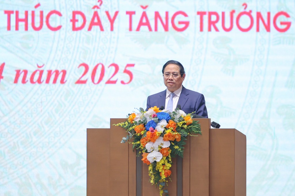 Thủ tướng nhấn mạnh một số điểm quan trọng về giải pháp chuyển đổi số - Ảnh: VGP/Nhật Bắc