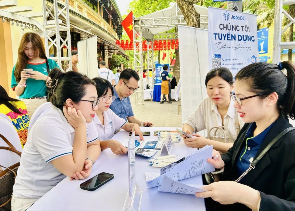 Gần 1700 chỉ tiêu tuyển dụng tại phiên giao dịch việc làm