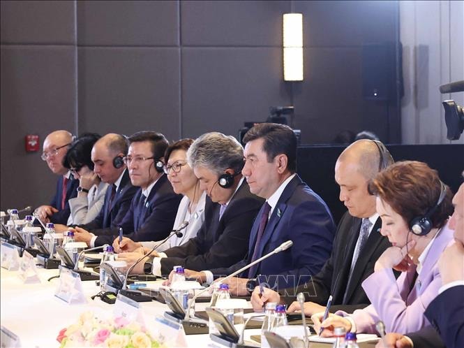 Tổng Bí thư Tô Lâm hội kiến Chủ tịch Hạ viện Kazakhstan kiêm Chủ tịch Đảng Amanat