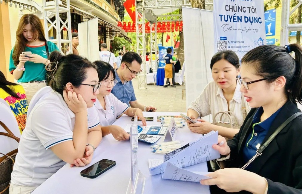 Gần 1700 chỉ tiêu tuyển dụng tại phiên giao dịch việc làm
