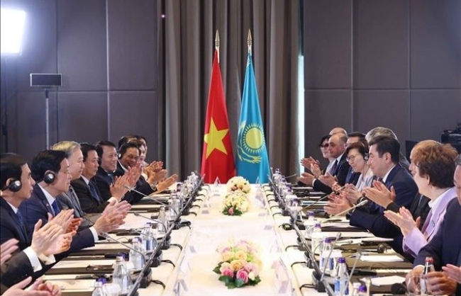 Tổng Bí thư Tô Lâm hội kiến Chủ tịch Hạ viện Kazakhstan kiêm Chủ tịch Đảng Amanat