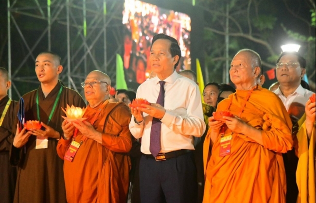 Đêm hoa đăng cầu nguyện hòa bình thế giới