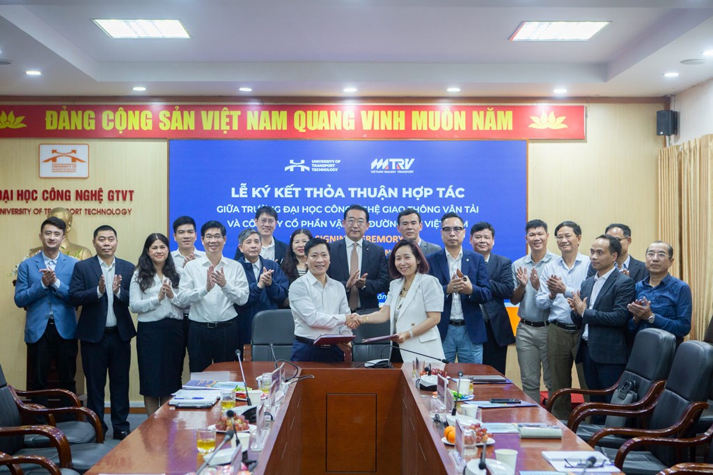 Lễ ký kết hợp tác giữa UTT với Công ty Cổ phần vận tải Đường sắt Việt Nam (TRV)