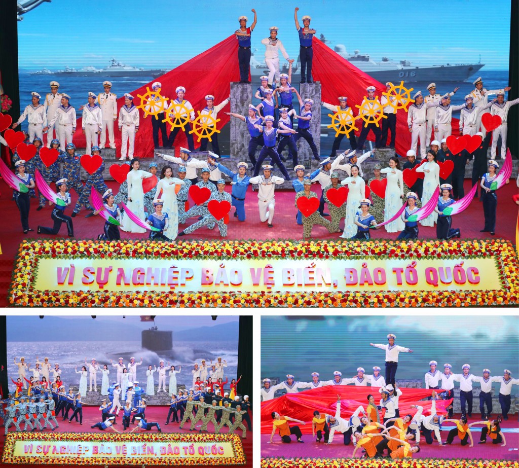 Chương trình văn nghệ chào mừng buổi lễ do các diễn viên Đoàn Văn công Hải quân biểu diễn