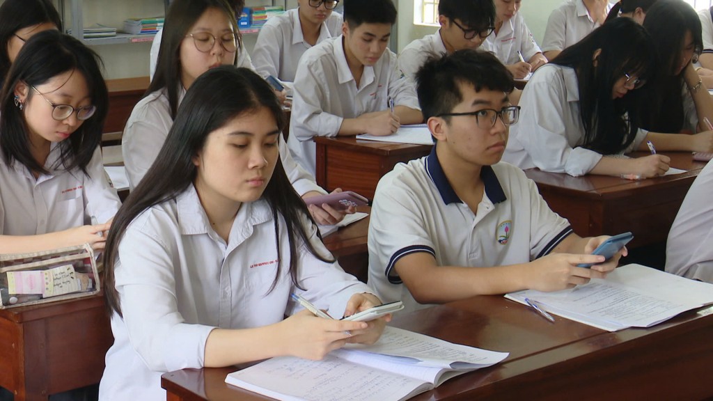 Những cách học tủ, học vẹt không chỉ phản ánh lối tư duy thi cử nặng nề mà còn bộc lộ rõ sự lệch pha giữa cách học của học sinh và định hướng giáo dục đổi mới