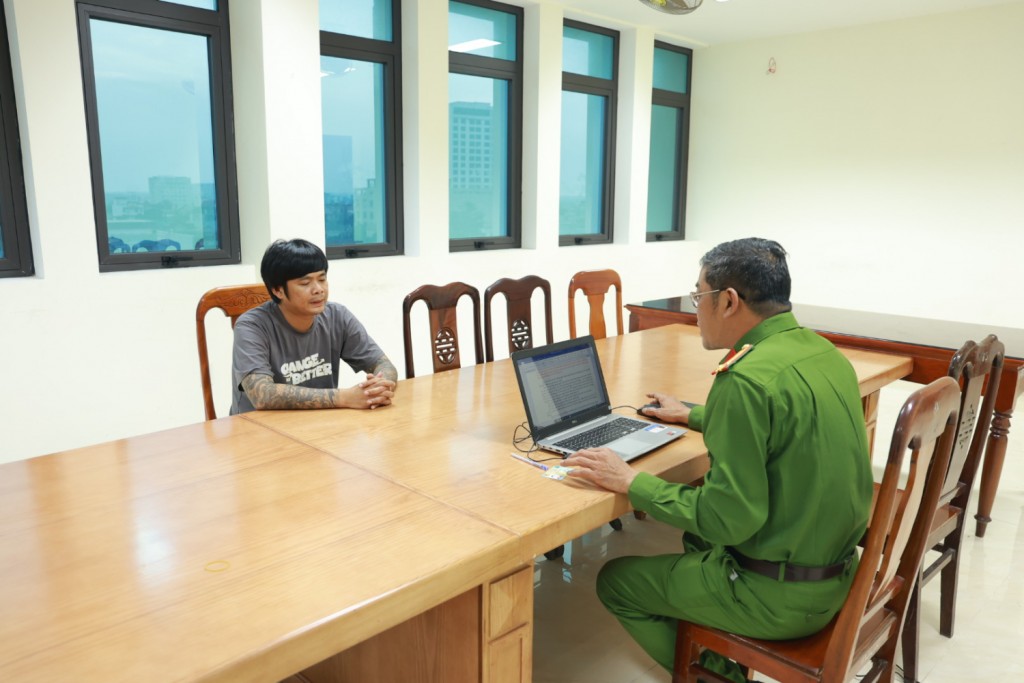 Đối tượng Lê Thanh Thảo tại cơ quan Công an (Ảnh CA)