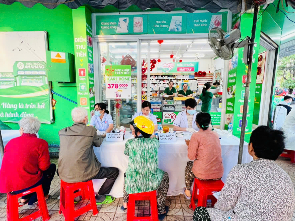 An Khang đang tạo nên những nhịp cầu nối liền người dân với kiến thức y tế và sự chăm sóc chuyên nghiệp, nơi dược sĩ cũng gần gũi với người dân như một người bạn tâm giao