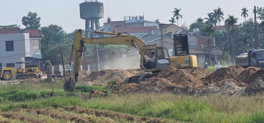 Quảng Nam: Xe chở đất 