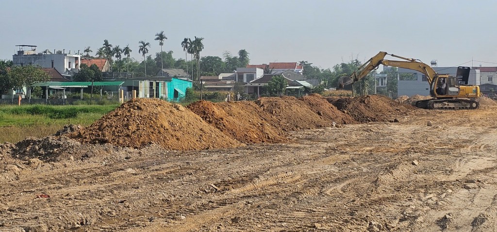 Quảng Nam: Xe chở đất 