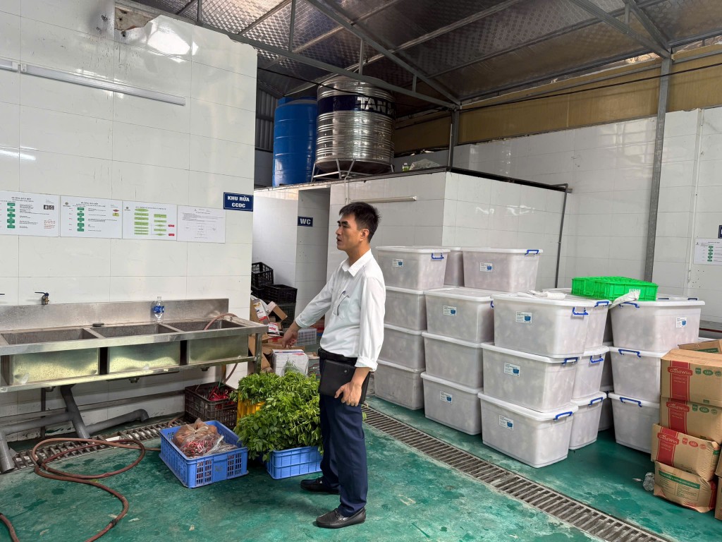 Tạm dừng hoạt động cơ sở sản xuất giò chả vi phạm ATTP