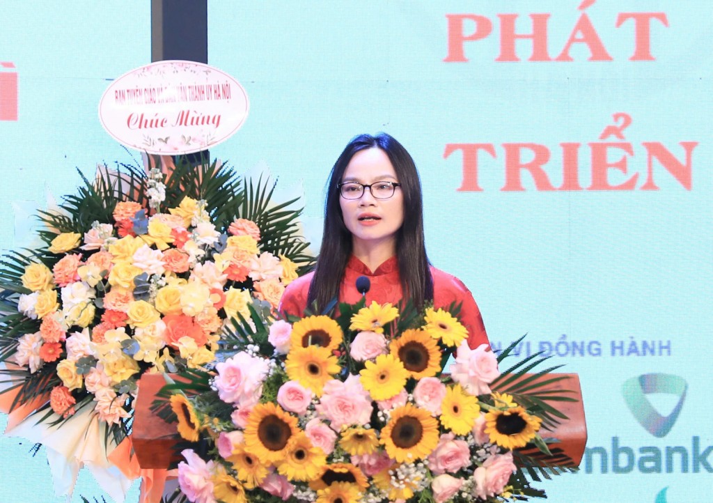 nhà báo Vương Minh Huệ - Tổng Biên tập Tạp chí Người Hà Nội 