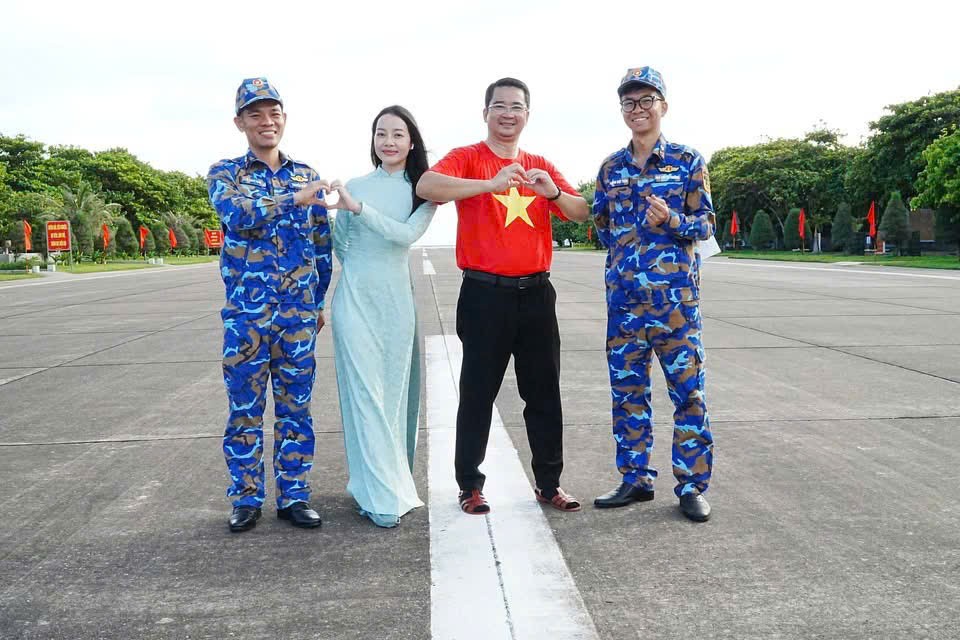 Người trẻ đến thăm Trường Sa