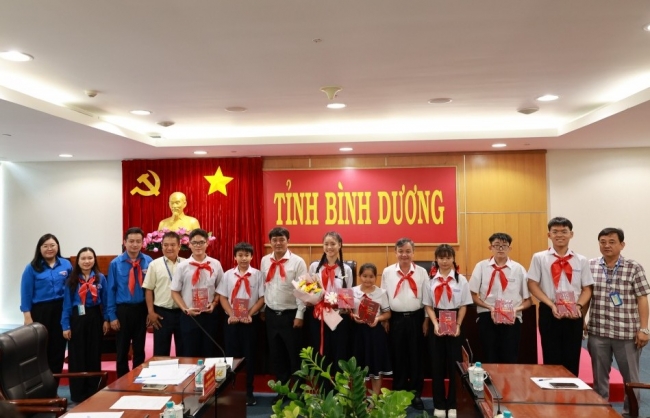 Bình Dương chúc mừng đại biểu dự Đại hội Cháu ngoan Bác Hồ