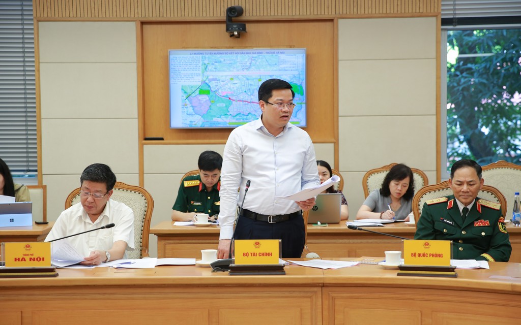 Lãnh đạo các bộ, ngành, địa phương trao đổi tại cuộc họp - Ảnh: VGP/Tuấn Dũng