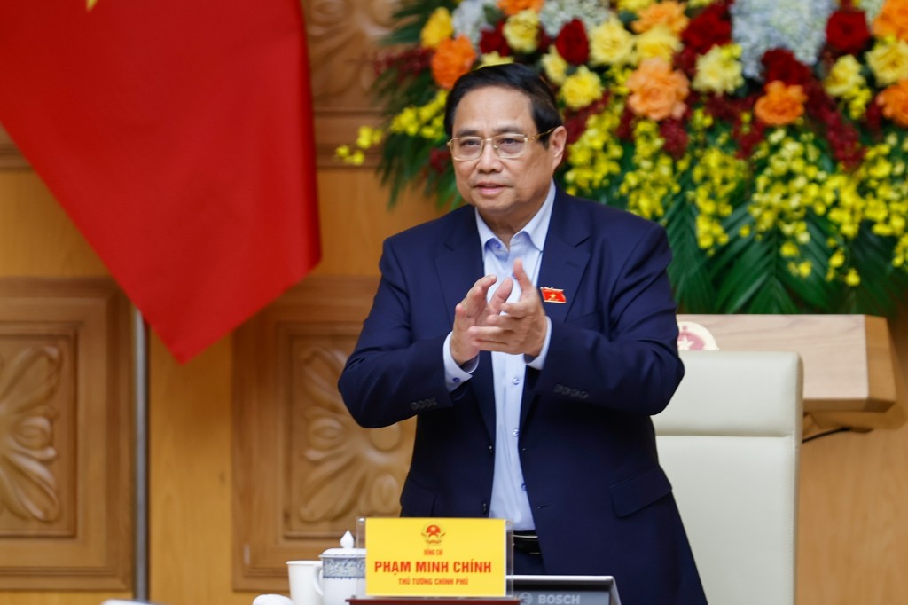 Thủ tướng yêu cầu khẩn trương lấy ý kiến cộng đồng doanh nghiệp, các thành viên Chính phủ, Chủ tịch UBND các tỉnh, thành phố trực thuộc Trung ương; trình Quốc hội thông qua trước ngày 18/5 - Ảnh: VGP/Nhật Bắc