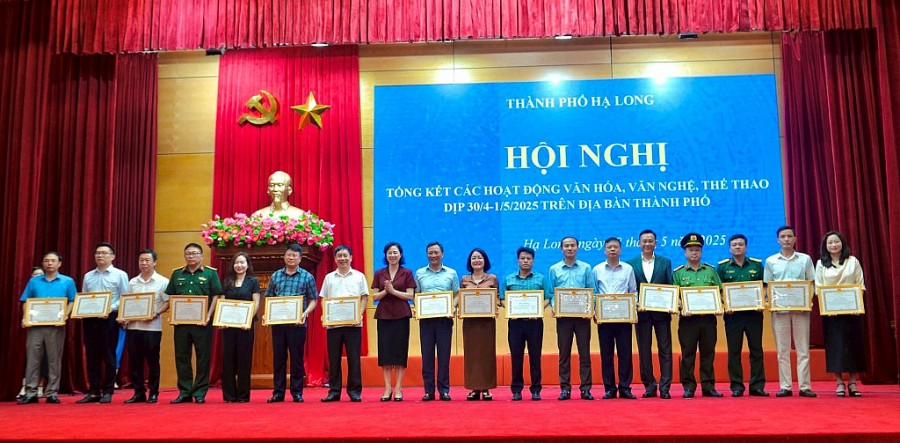 Quảng Ninh: Du lịch Hạ Long bùng nổ dịp nghỉ lễ