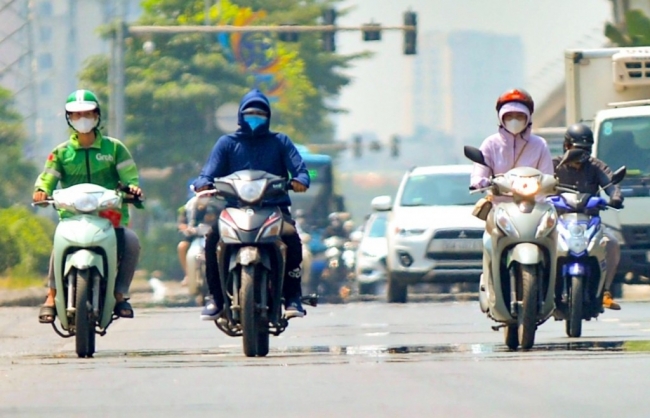 Hà Nội ngày nắng nóng, đêm có mưa