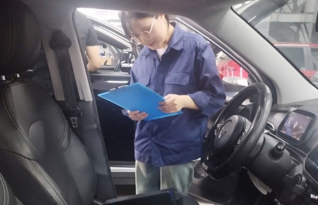 Cô gái Nùng và ước mơ mở gara sửa chữa ô tô điện