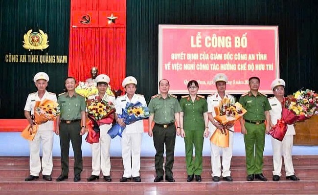 Công an Quảng Nam công bố quyết định nghỉ công tác hưởng chế độ