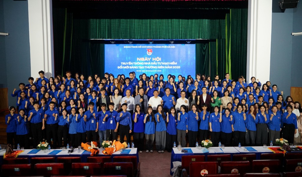 Các vị đại biểu khách mời, chuyên gia, nhà đầu tư và các bạn trẻ tại chương trình