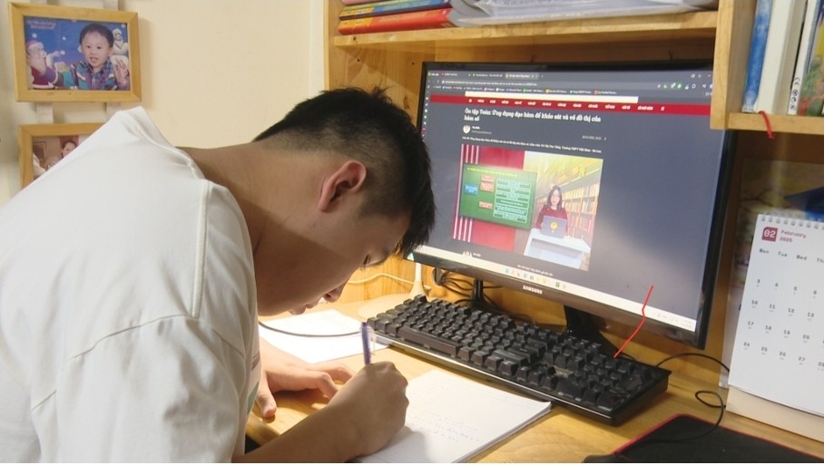 Gần đến kỳ thi, học sinh tranh thủ “học ngày học đêm” với hy vọng bù đắp kiến thức và bứt phá trong giai đoạn nước rút