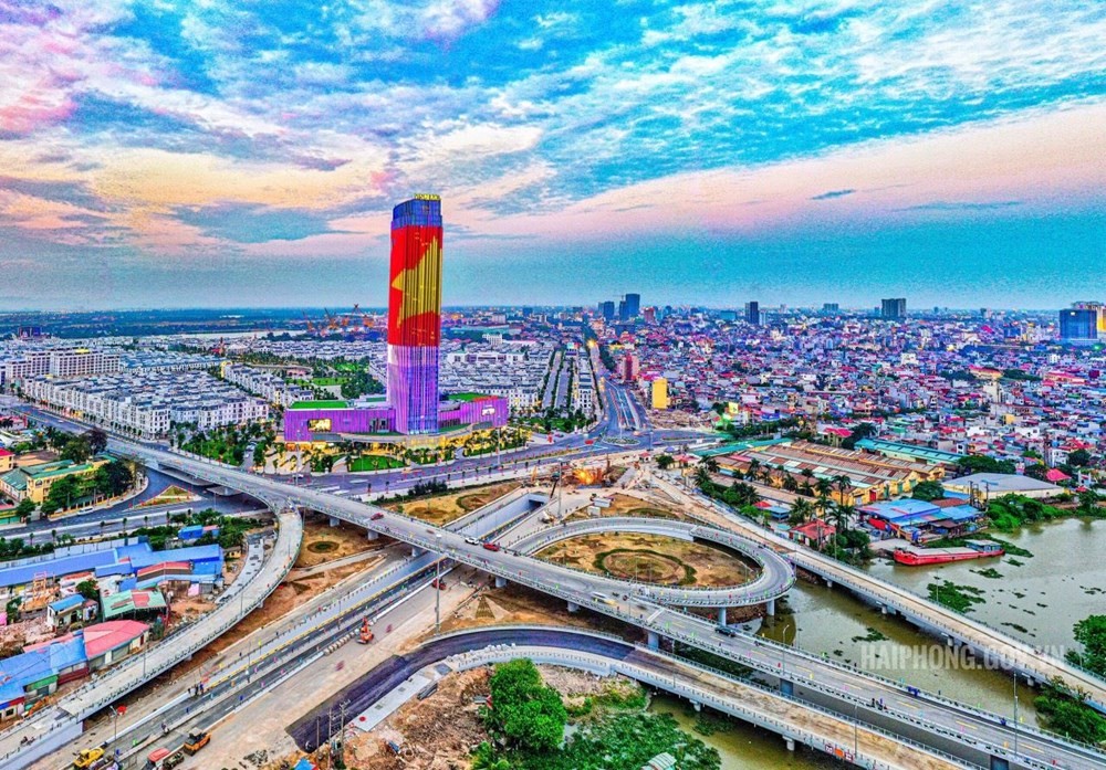 70 năm, Thành phố Hải Phòng “vươn mình đứng dậy sáng loà”