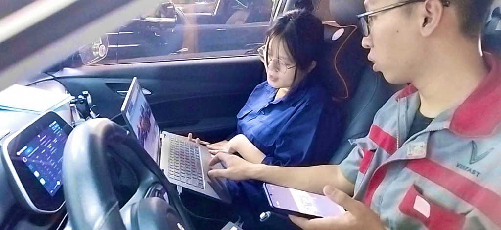Cô gái Nùng và ước mơ mở gara sửa chữa ô tô điện