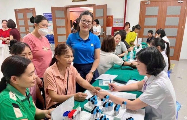Tổ chức khám sức khỏe miễn phí cho gần 200 công nhân