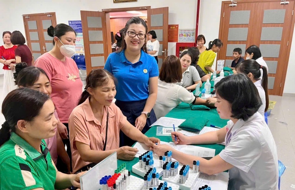 Tổ chức khám sức khỏe miễn phí cho gần 200 công nhân