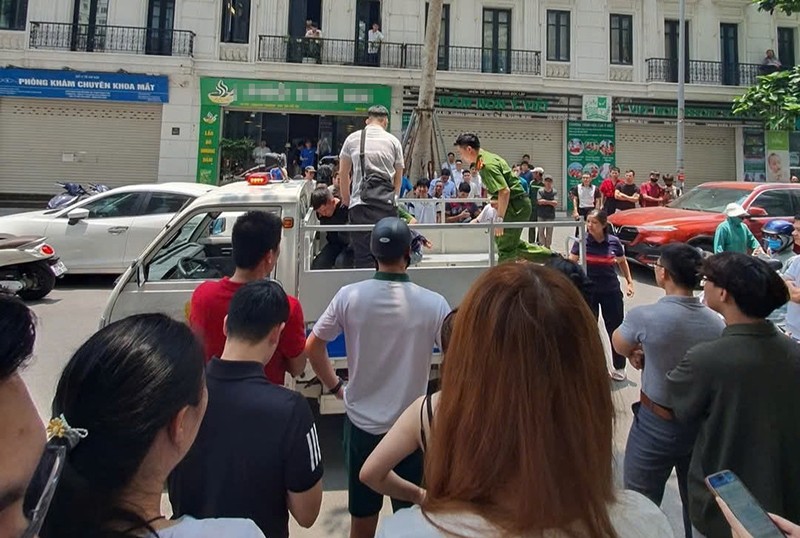 Công an phường cùng người dân bắt giữ 2 đối tượng trộm xe SH