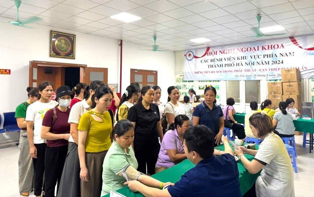 Tổ chức khám sức khỏe miễn phí cho gần 200 công nhân