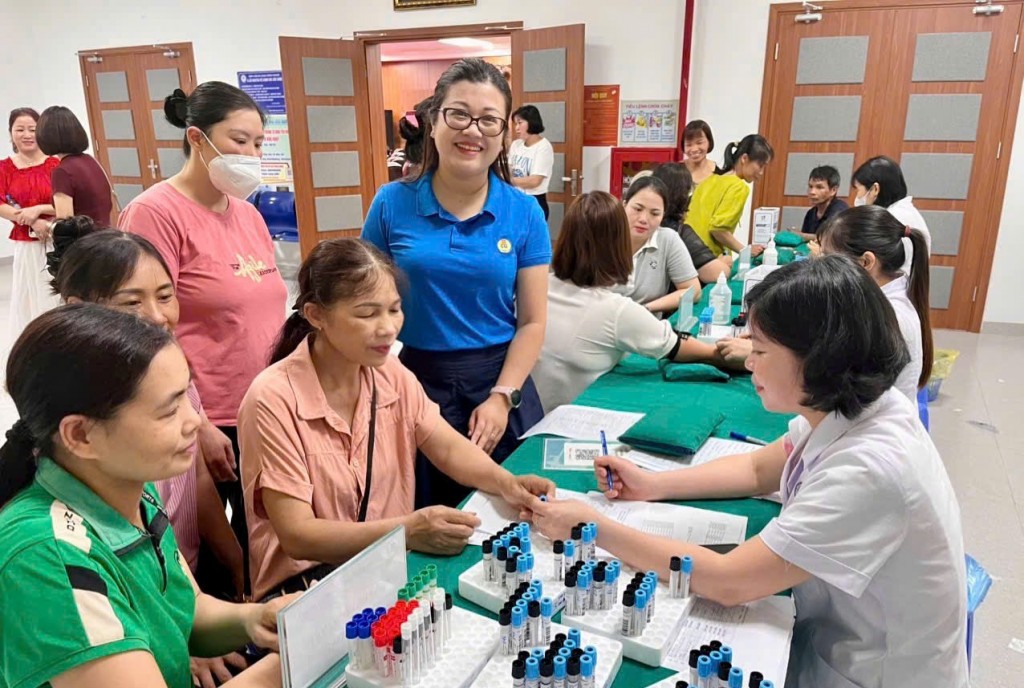 Tổ chức khám sức khỏe miễn phí cho gần 200 công nhân