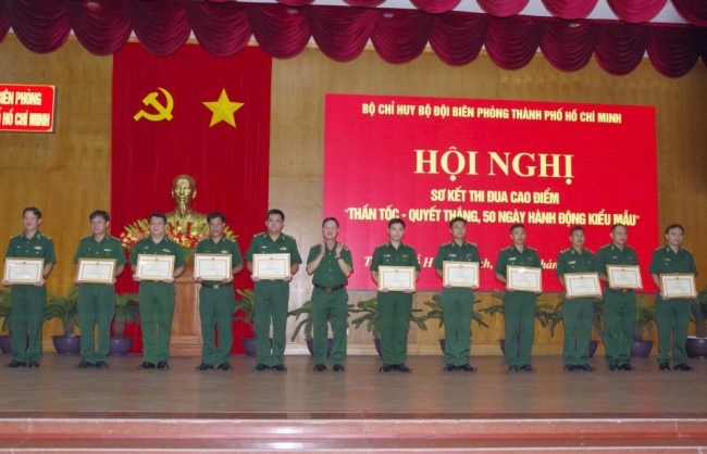 Bộ đội Biên phòng khen thưởng tập thể, cá nhân xuất sắc