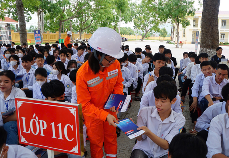 Tuyên truyền sử dụng điện an toàn tiết kiệm tại các trường học