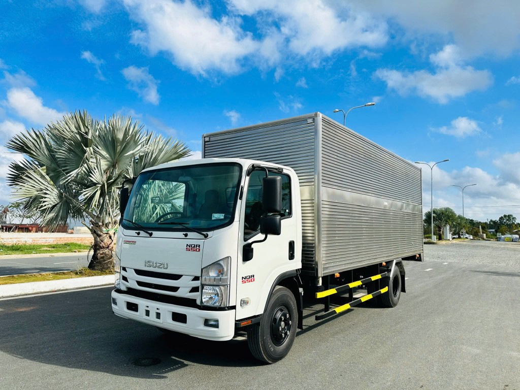 Dòng lốp Bridgestone R156 đáp ứng các tiêu chuẩn kỹ thuật của ISUZU Việt Nam để trang bị trên dòng xe tải nhẹ N-Series đạt tiêu chuẩn khí thải Euro5 -