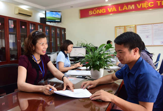 Hoàn thiện cơ chế quản lý, sử dụng cán bộ, xây dựng nền công vụ hiện đại
