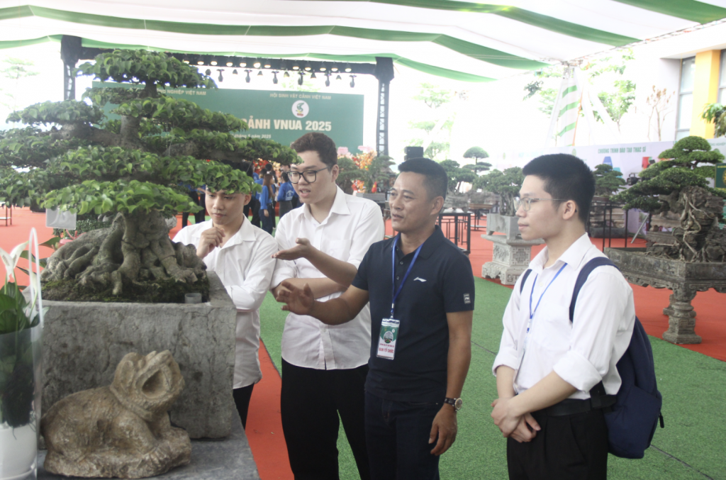 Festival hoa, cây cảnh VNUA 2025: Nâng tầm giá trị ngành Hoa cây cảnh