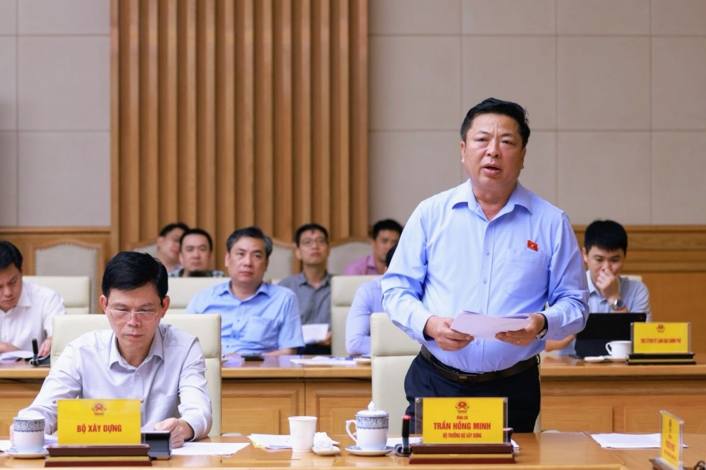 Bộ trưởng Bộ Xây dựng Trần Hồng Minh phát biểu tại phiên họp - Ảnh: VGP/Nhật Bắc