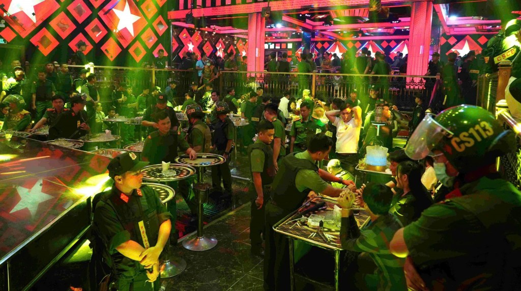 Cơ quan Cảnh sát điều tra Công an tỉnh Bình Thuận khám xét quán bar Paris Night tại thành phố Phan Thiết