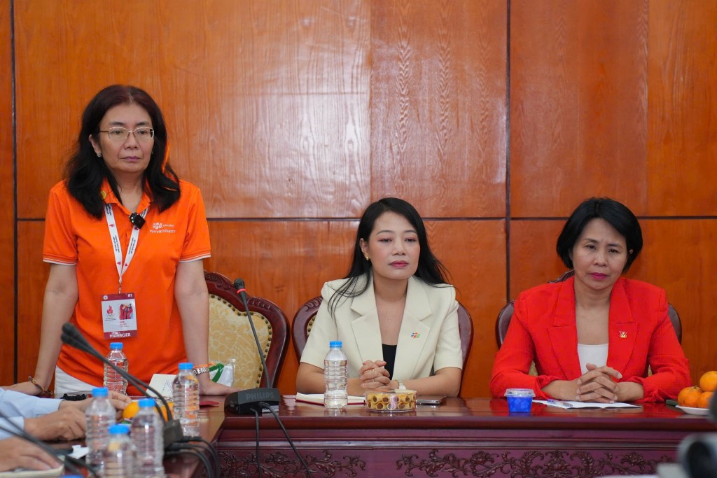 TS. Vũ Việt Nga - Giảng viên bộ môn Truyền thông đa phương tiện chia sẻ tại buổi tổng kết dự án