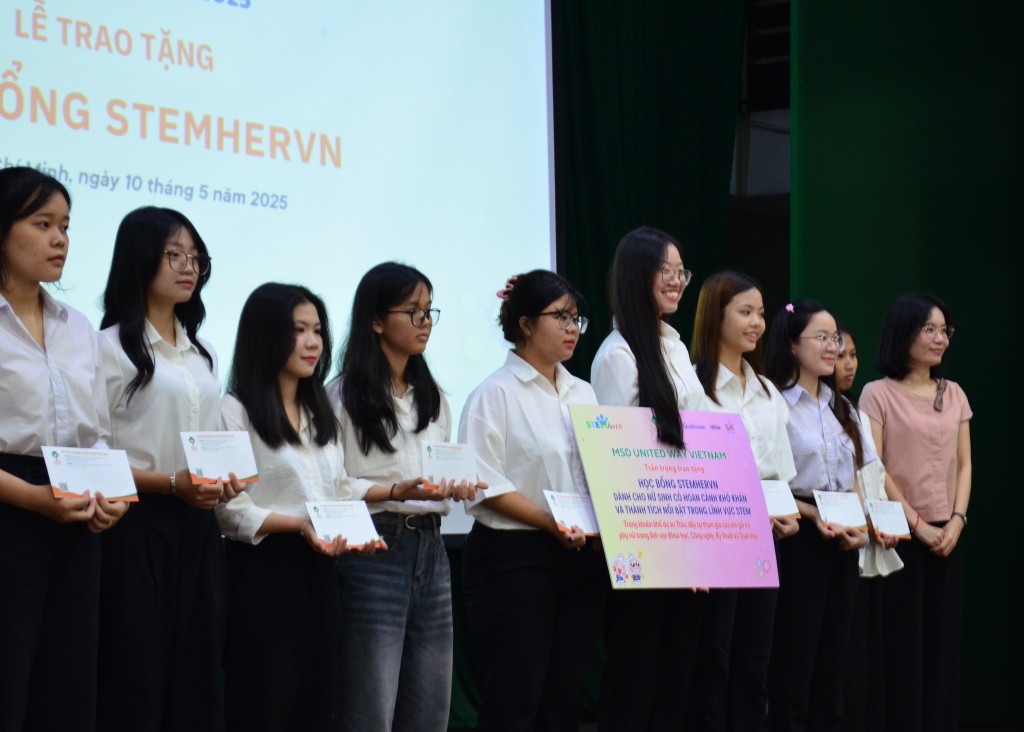 Tạo động lực, truyền cảm hứng cho nữ sinh nghiên cứu STEM