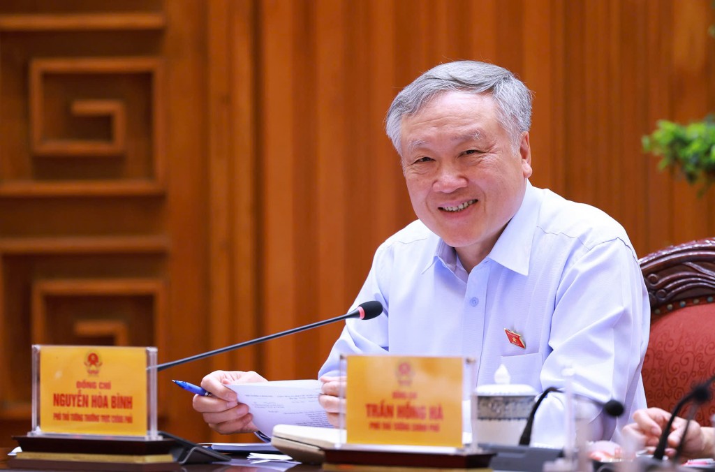 Phó Thủ tướng Thường trực Chính phủ Nguyễn Hòa Bình phát biểu tại cuộc họp - Ảnh: VGP/Nhật Bắc