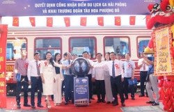 Khai trương đoàn tàu 5 sao Hoa Phượng Đỏ