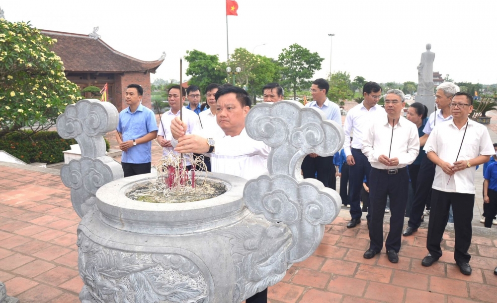 Dâng hương tưởng niệm 241 năm ngày mất danh nhân văn hóa Lê Quý Đôn