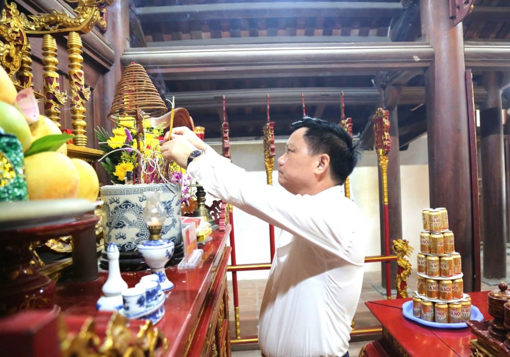 Dâng hương tưởng niệm danh nhân văn hóa Lê Quý Đôn