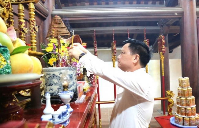 Lãnh đạo tỉnh Thái Bình dâng hương tưởng niệm danh nhân văn hóa Lê Quý Đôn