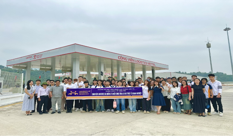  Hình ảnh sinh viên UTT cùng các Thầy Cô bộ môn Logistics đi thăm quan trải nghiệm tại Công viên Logistics Viettel