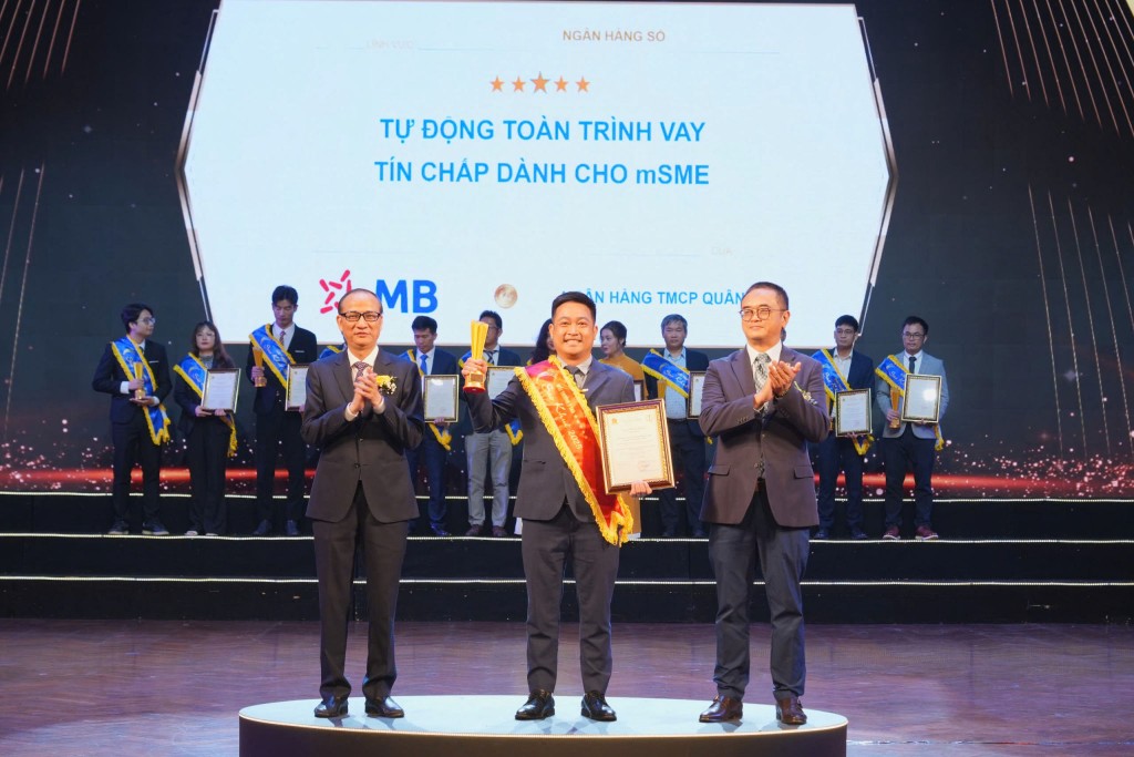 BIZ MBBank thắng ba hạng mục tại Sao Khuê 2025