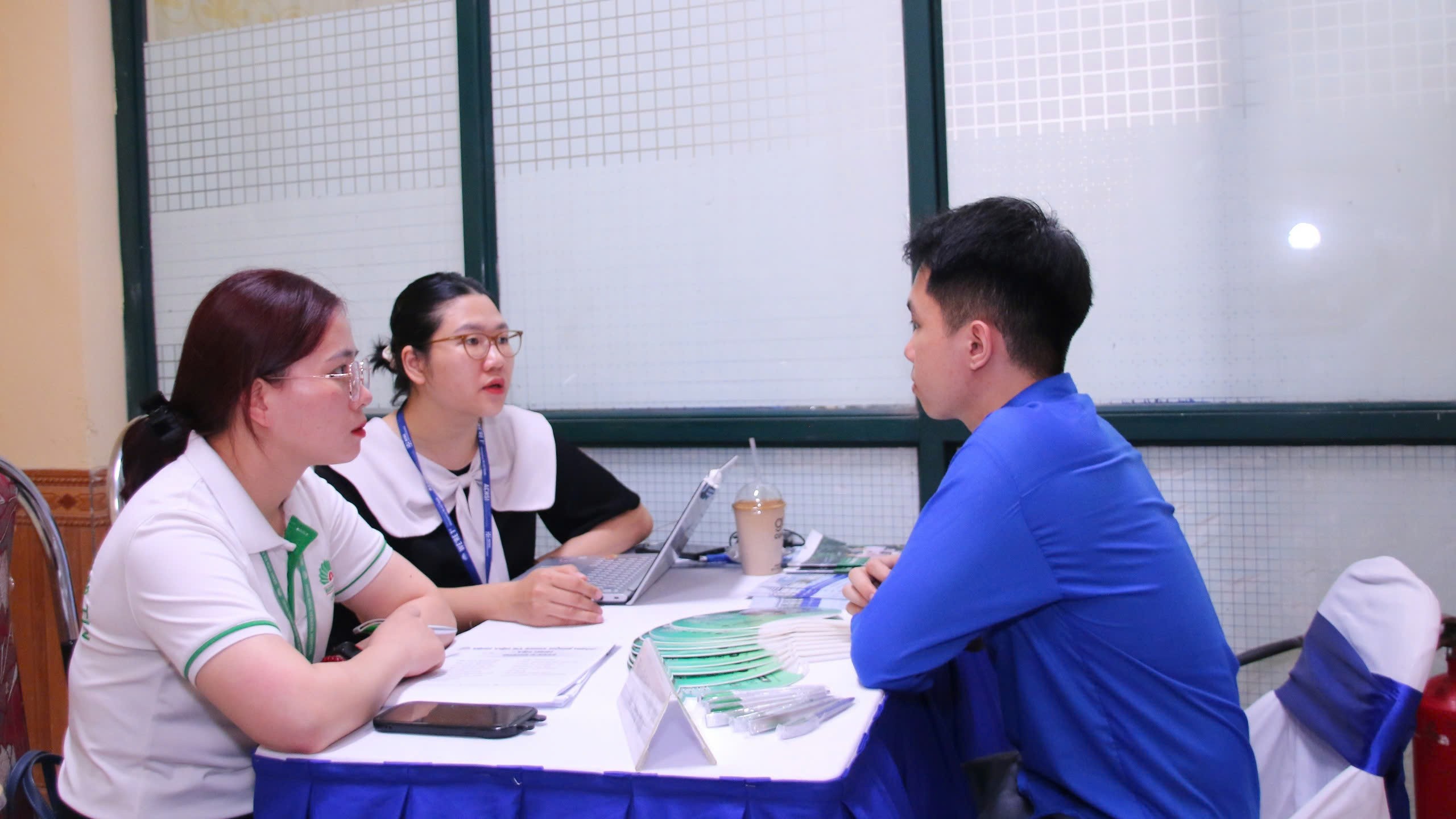 Nhà tuyển dụng tư vấn trực tiếp cơ hội phát triển nghề nghiệp trong doanh nghiệp cho các bạn đoàn viên thanh niên