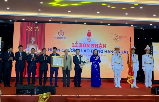 Hiệp hội Doanh nghiệp nhỏ và vừa thành phố Hà Nội đón nhận Huân chương Lao động hạng Nhất